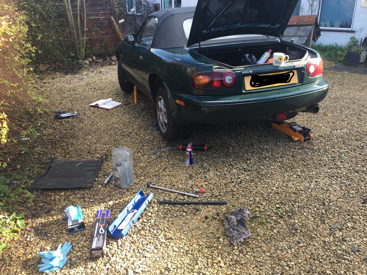 Haynes' World – Mazda MX-5 Mk1 gearbox oil change