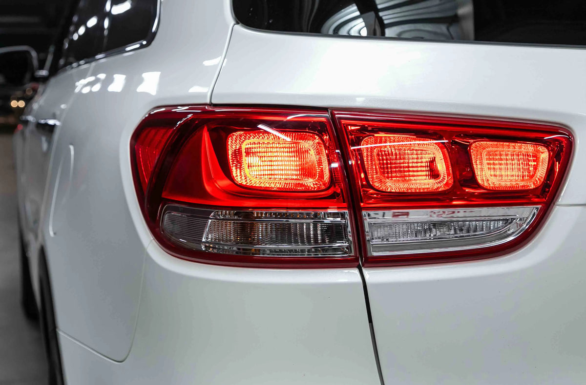 Tail lights: how to replace rear light bulbs