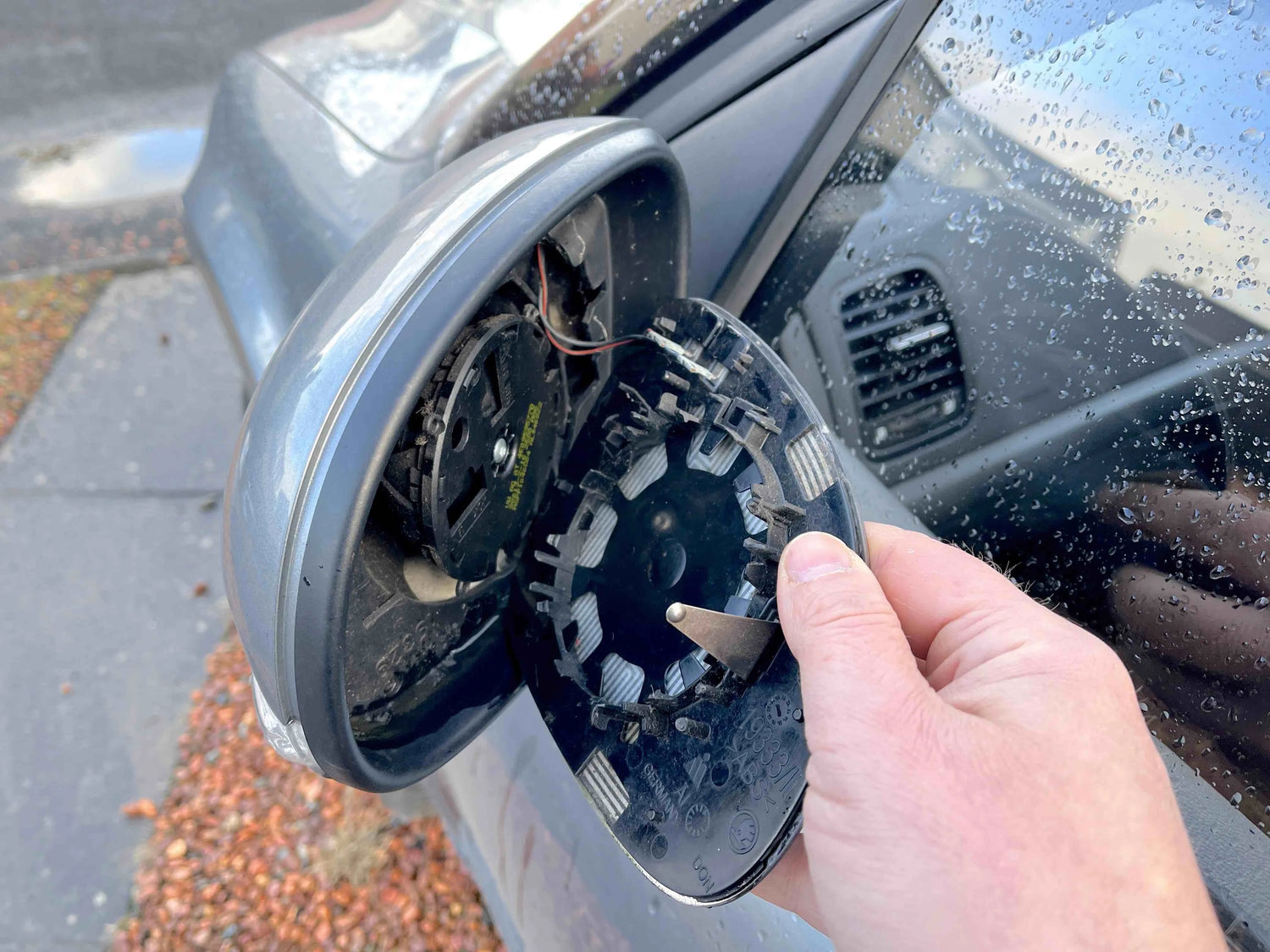 Mirror glass fix for Skoda Yeti