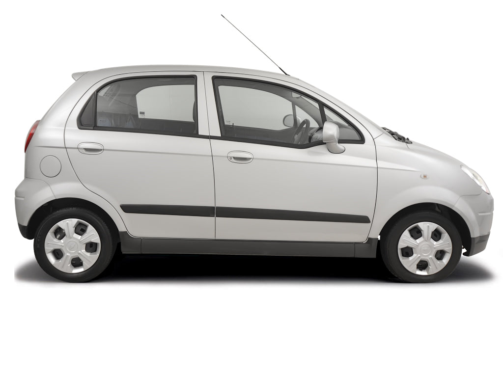 Opening the bonnet Chevrolet Matiz 2005 - 2011 | Haynes Manuals