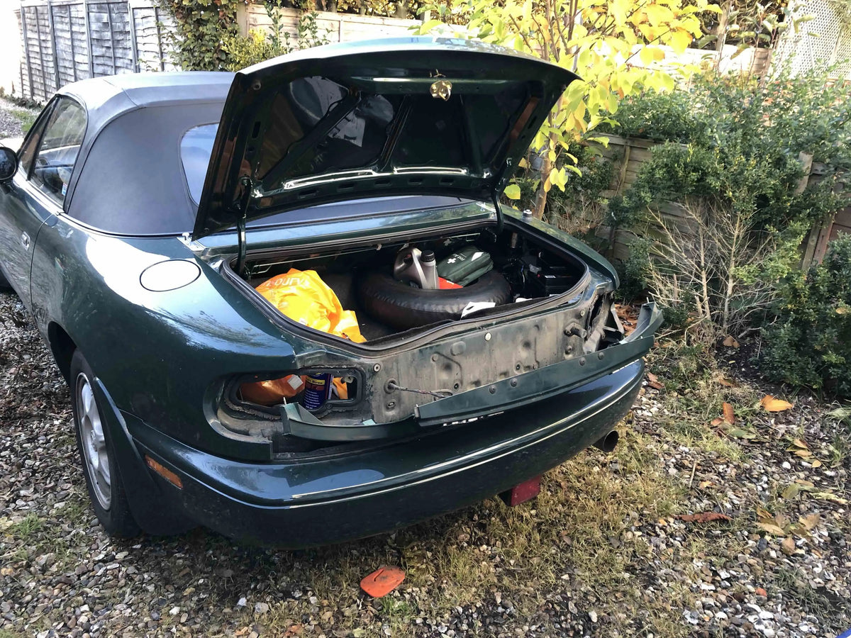Mazda MX-5 Mk1 numberplate light repair