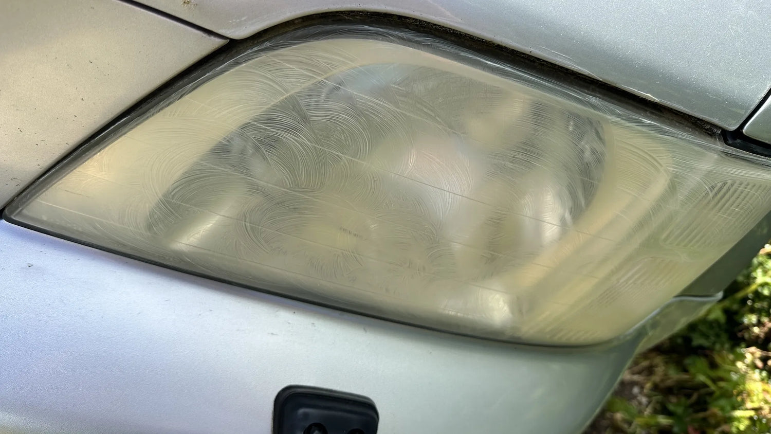 How to clean foggy headlights