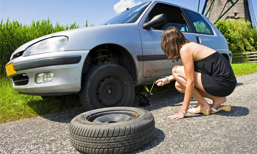 How to jack up a car and change a tyre
